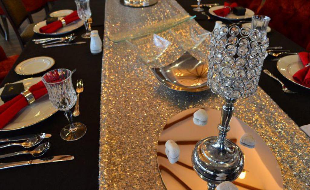 Tenera Hotel Bangi Dış mekan fotoğraf A table runner