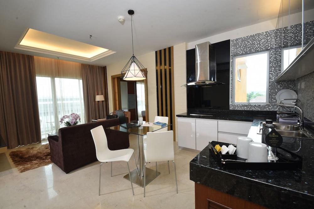 Tenera Hotel Bangi Dış mekan fotoğraf A 3D rendering of a kitchen and dining room