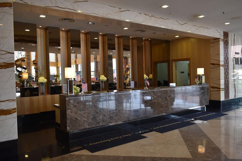 Tenera Hotel Bangi Dış mekan fotoğraf The lobby of the hotel